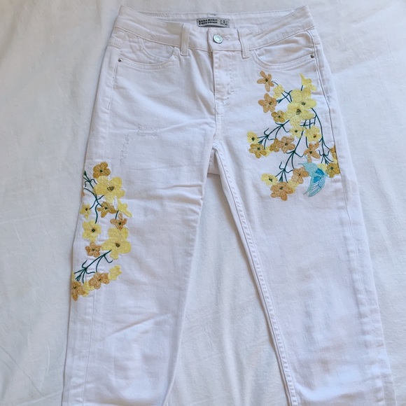 Zara white embroidered skinny jeans. - Picture 2 of 4